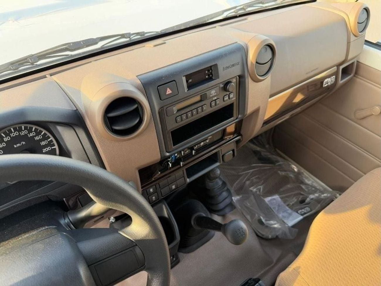 Toyota Land Cruiser 70 LC76 LX EXPORT ONLY - LC 78- 2.8L - DIESEL - MT