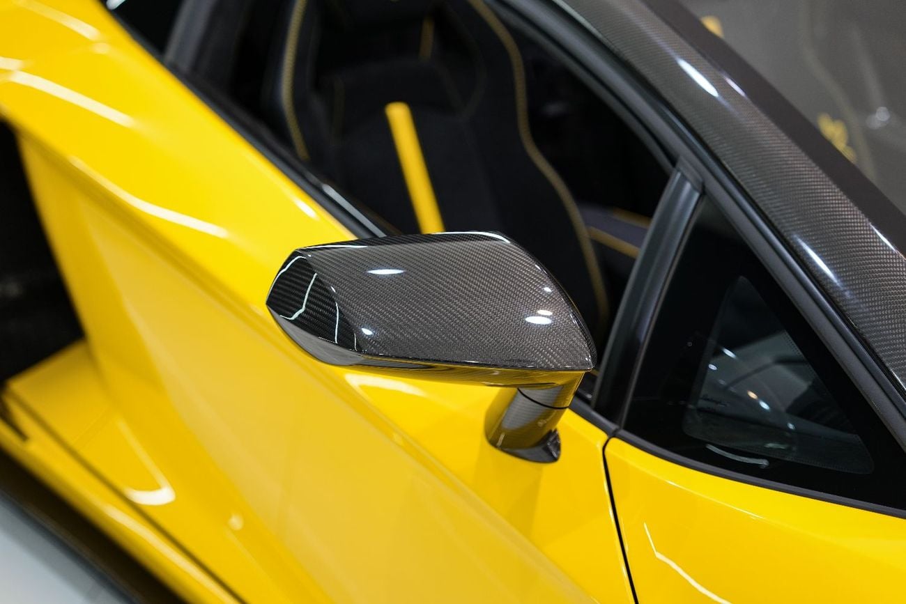 Lamborghini Aventador Roadster SVJ, 1 of 800, Full Carbon Fiber Package, Very Low KM!!