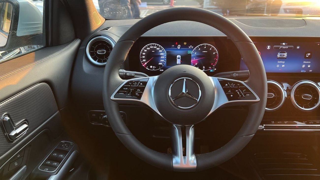 مرسيدس بنز GLA 200 Mercedes-Benz GLA 200 1.3L Petrol