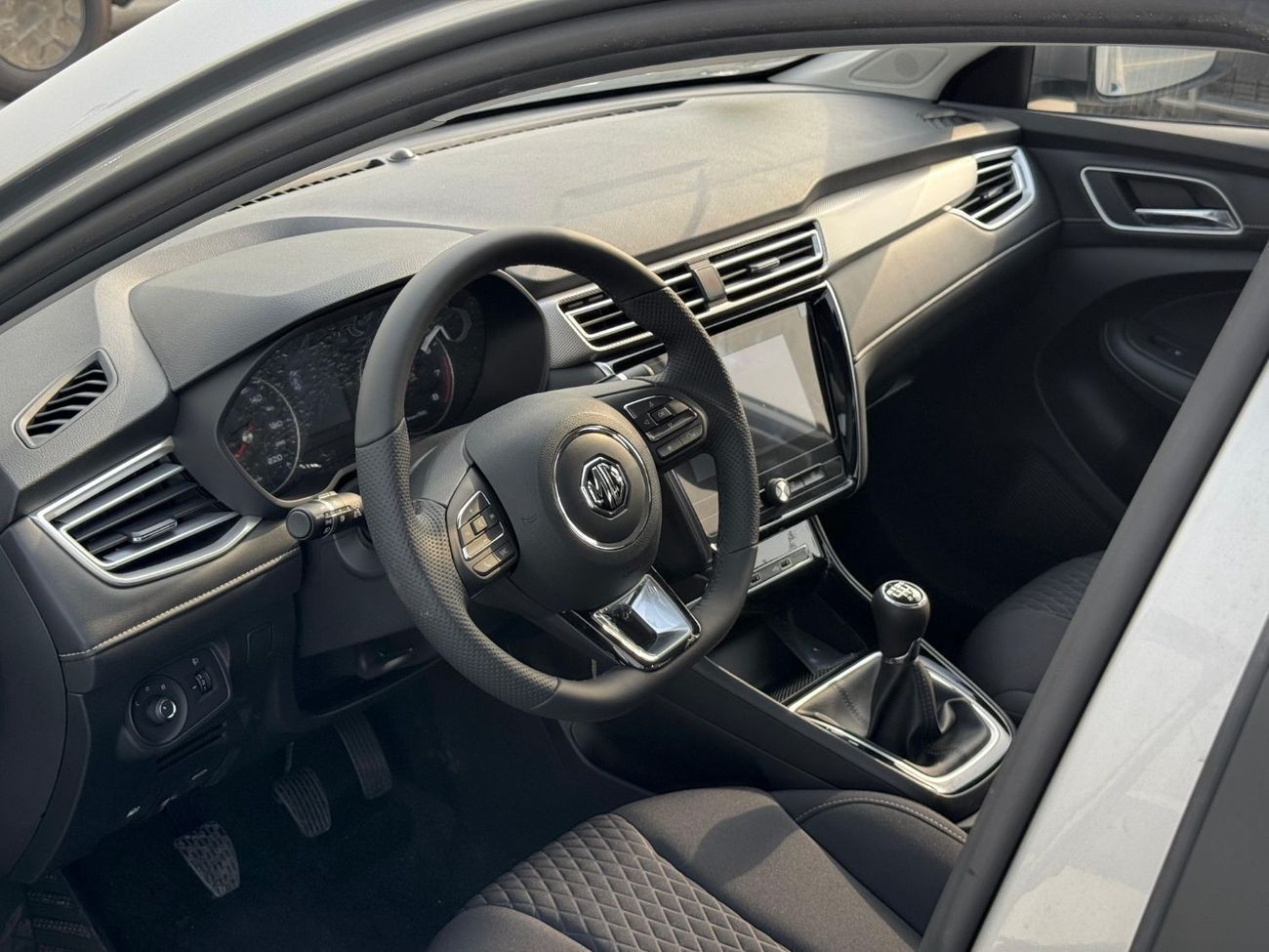 أم جي 5 STD 1.5L Petrol Manual FWD Export Price @ 26,500 AED