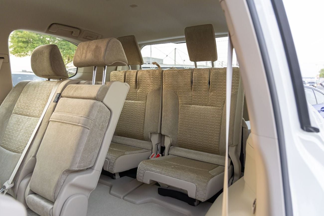 Toyota Land Cruiser GXR LAND CRUISER | LC300 | 2026 | GCC | 4WD | V6 3.5L | 1 Camera - 1 electric chair | Petrol | 7 seat |