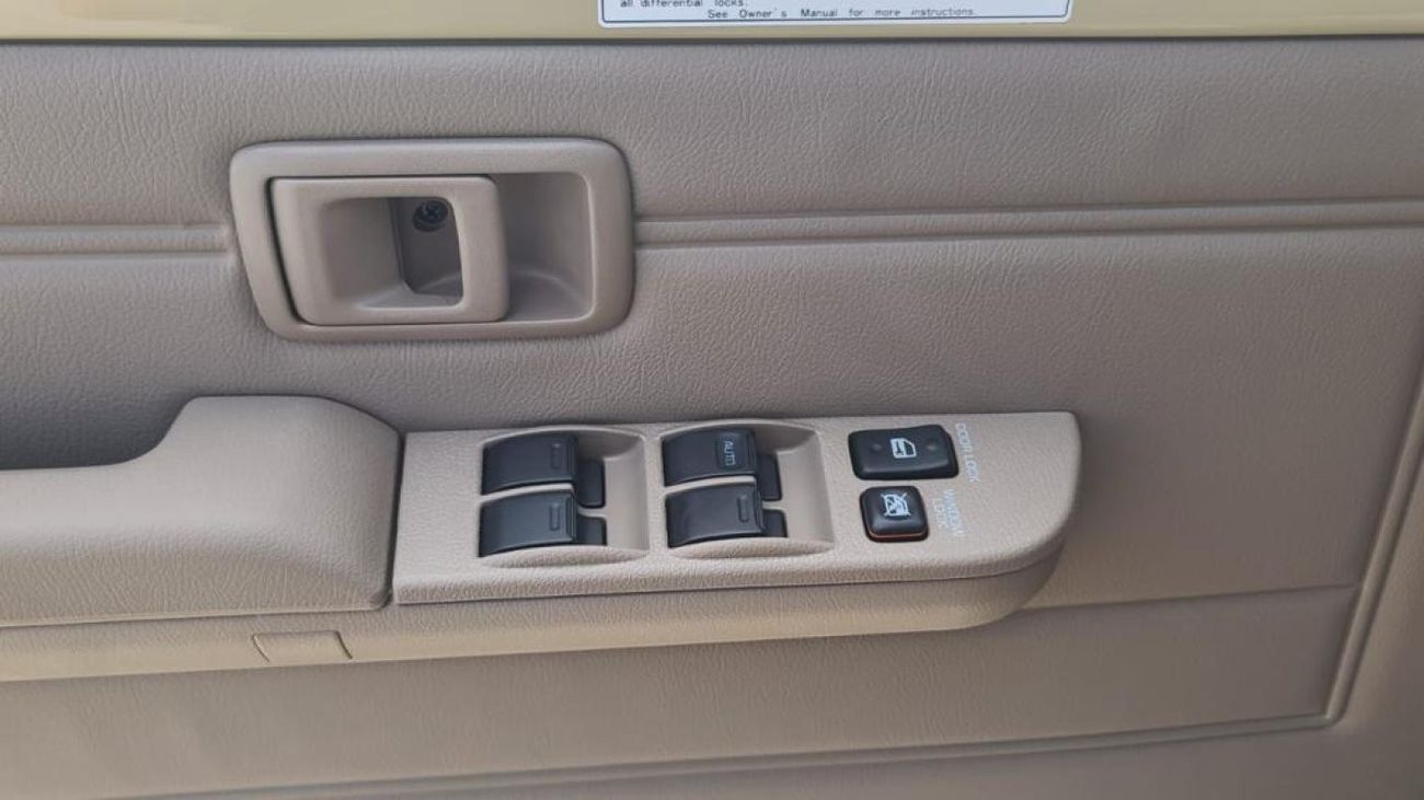 Toyota Land Cruiser 70 TOYOTA LC 76 HARDTOP 4.2L DIESEL V6 2024 COLOR WHITE  AND BEIGE