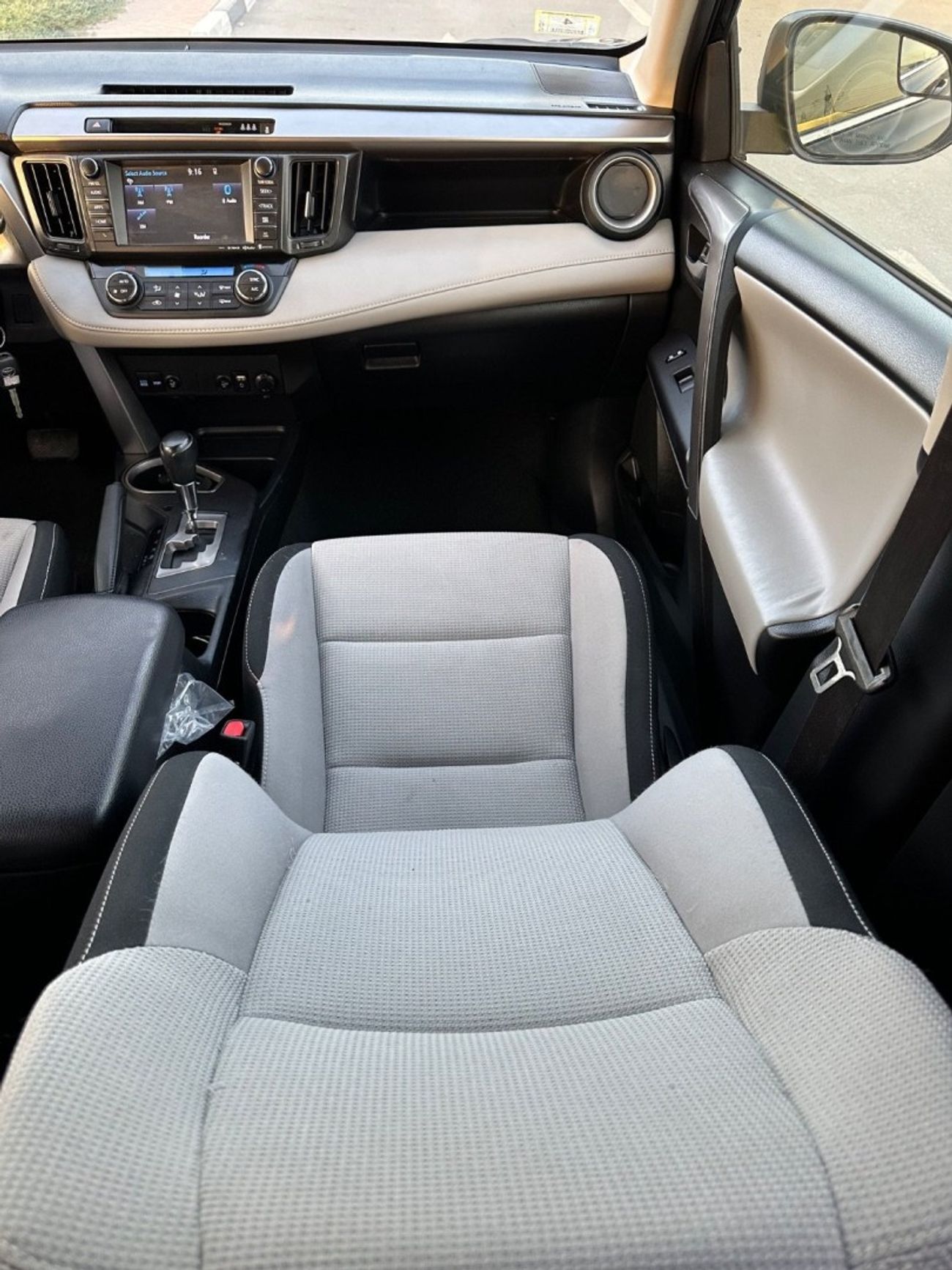 Toyota RAV4 XLE 4WD sunroof  full Option