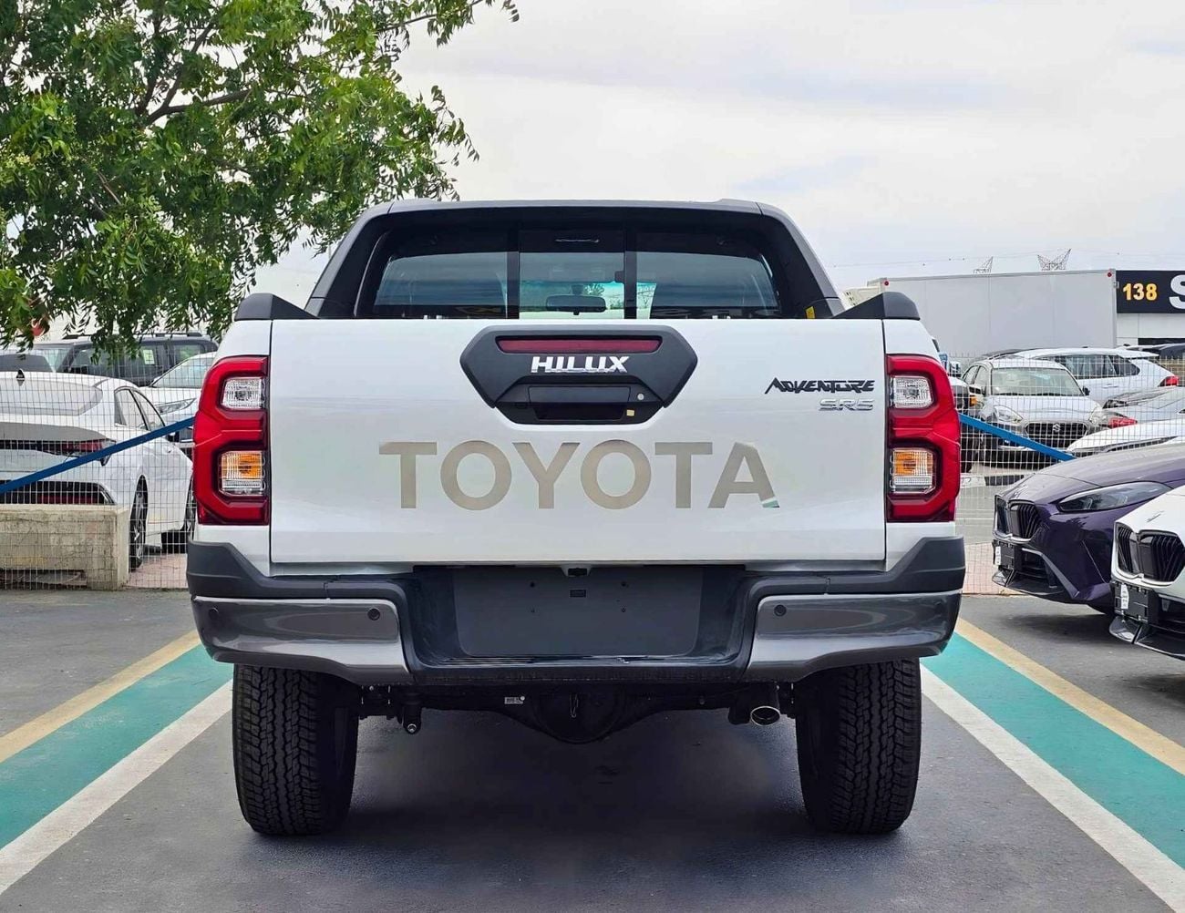 Toyota Hilux SR5 ADVENTURE DOUBLE CABIN / 4.0L V6 PETROL / 18"ALLOY WHEELS WITH ROLL BAR / 360 CAMERA / FR & REAR