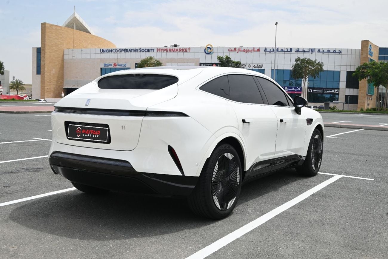 أفاتر 11 Luxury RWD