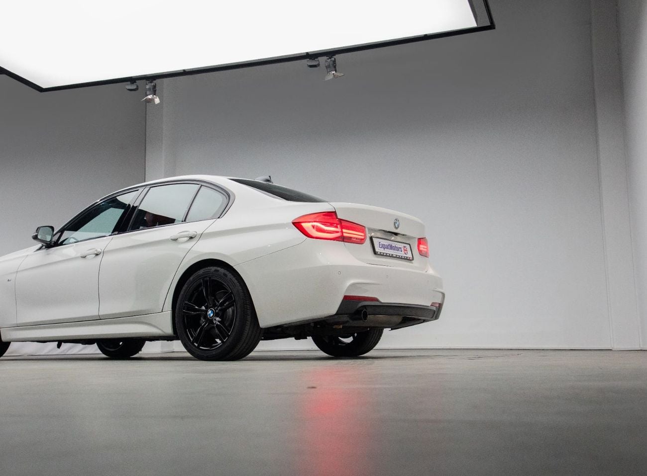 بي أم دبليو 318i M SPORTS