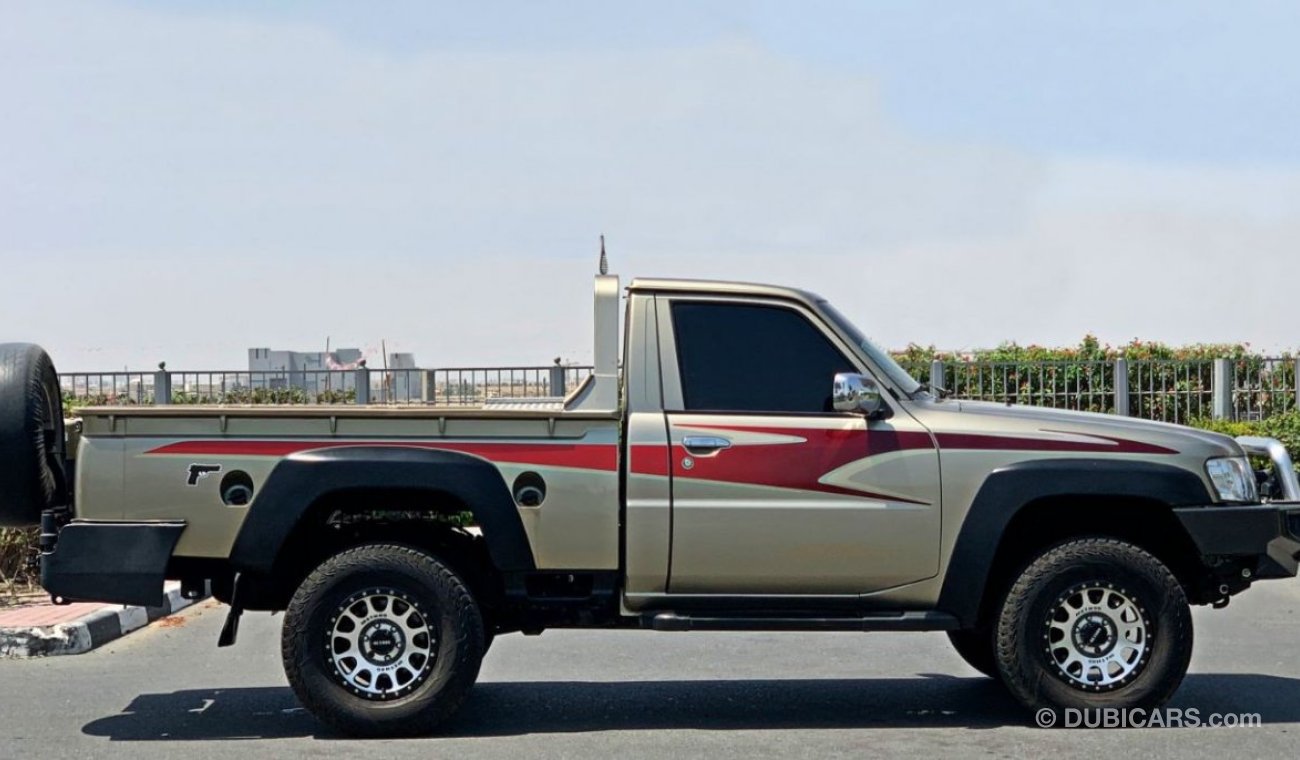 Nissan Patrol Pickup SGL excellent condition - complete agency maintained - upgraded front and rear bumper with ARB winch