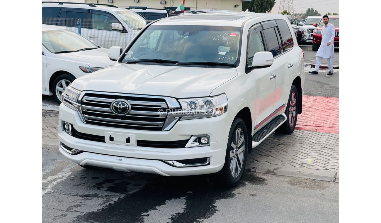 Toyota Land Cruiser Toyota ZX Landcruiser Petrol Engine model 2018 top of the range car very clean and good condition