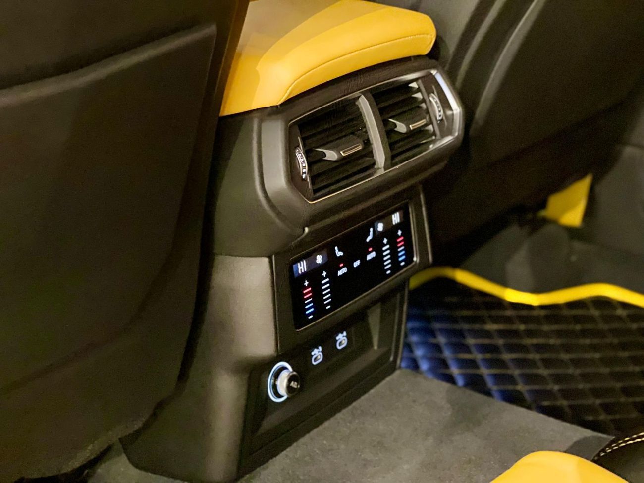 Lamborghini Urus 2022 LAMBOGHINI URUS GREAT COND KOREAN SPEC STD 4.0T V8 EXPORT