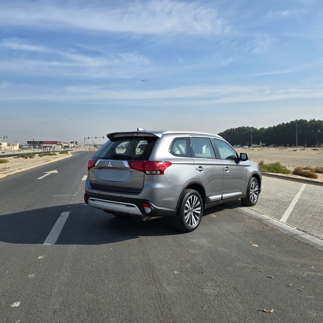 Mitsubishi Outlander GLX Basic 2.4L (7 Seater) GLX MID LINE 2.4L (7 Seater)