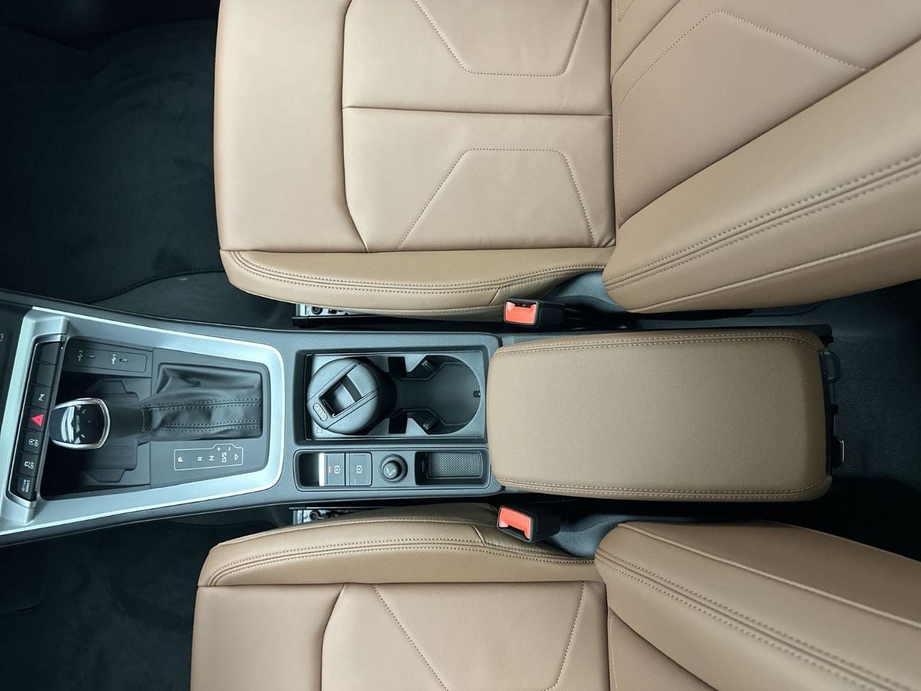 أودي Q3 Q3 Sportback 40 TFSI quat 180hp S line (Ref# 07836)