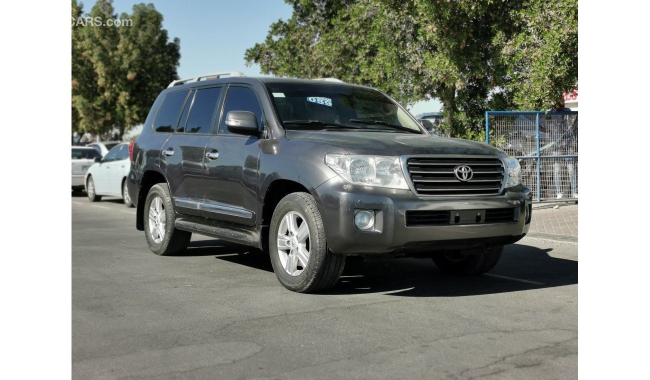 Toyota Land Cruiser 4.6L PETROL, 18" ALLOY RIMS, COOL BOX, TRAILER COUPLING (LOT # EXR01)