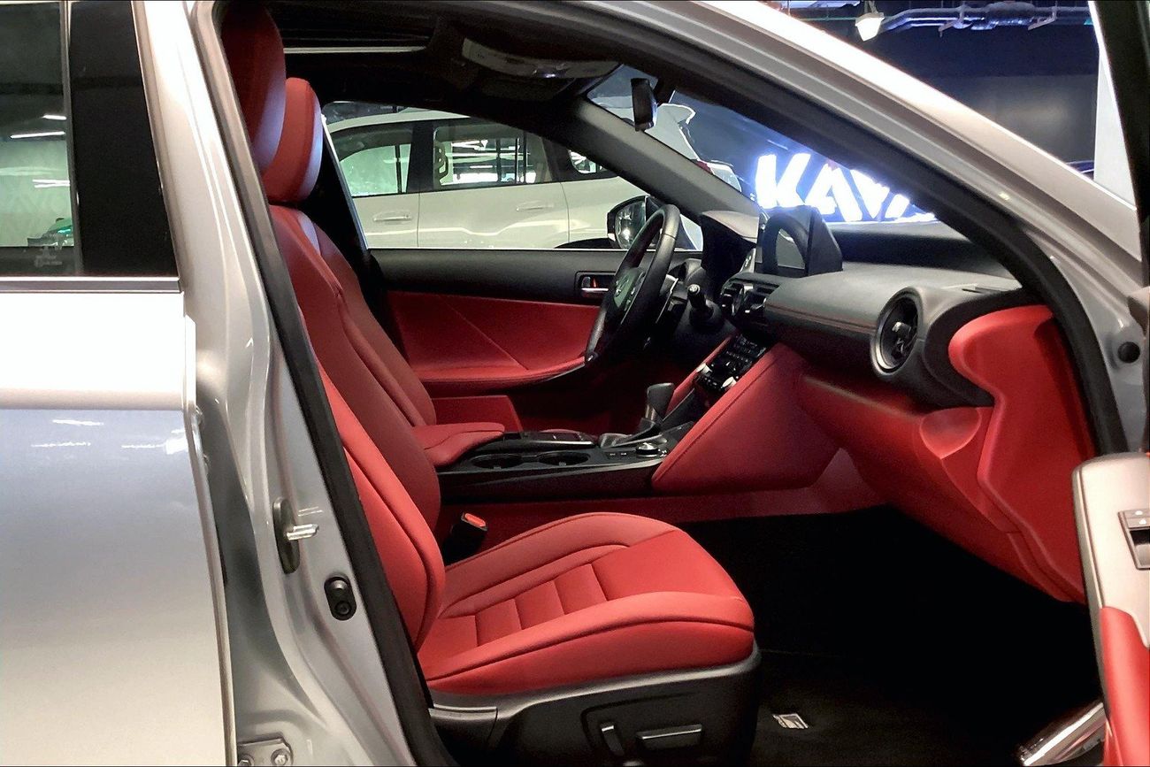 لكزس IS 350 F Sport Platinum | شامل الضمان | 0 ﺪﻔﻋﺓ ﺃﻮﻟﻯ