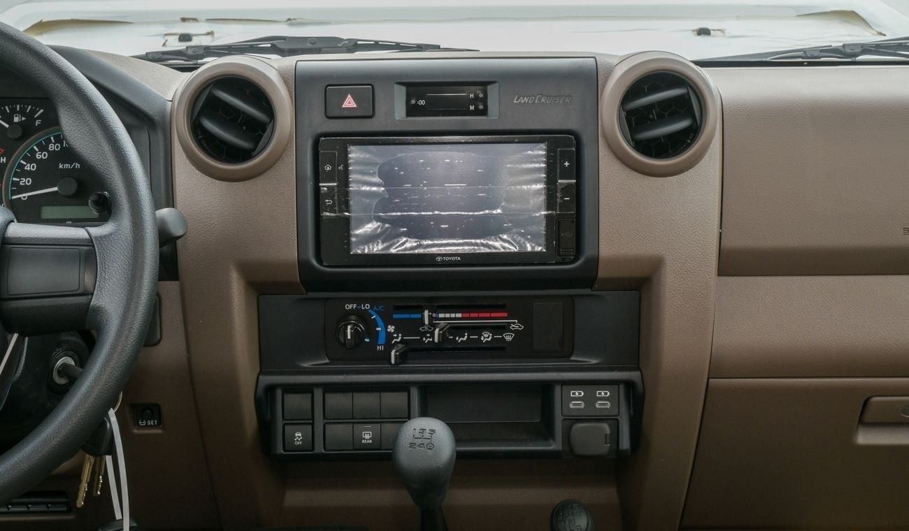 Toyota Land Cruiser 70 LC76 4.5 V8 - STD - E