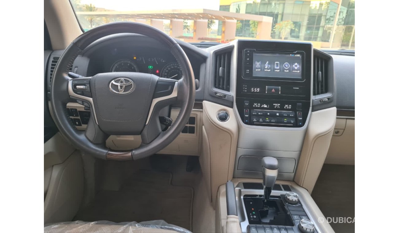 Toyota Land Cruiser Toyota Land Cruiser 2019 GCC full option in good condition