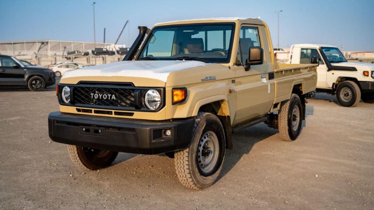تويوتا لاند كروزر بيك آب 4.0L Single Cabin | Automatic | Petrol | Four Wheel Drive | 2 Doors | V6