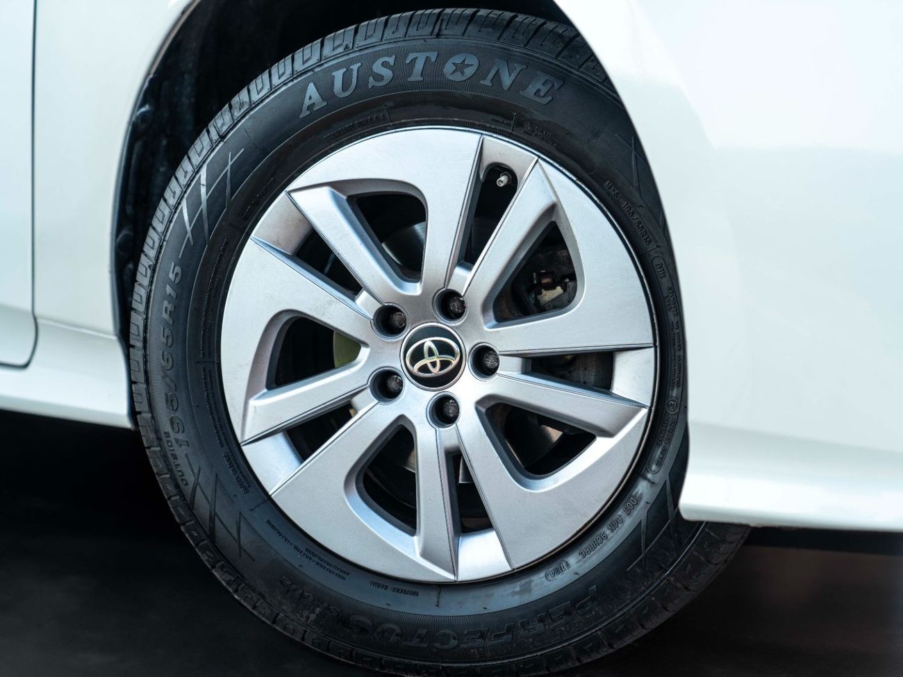 Toyota Prius AED 786 PM • PRIUS HYBRID • 1.8 INLINE-4 • FULL SERVICE HISTORY • PRISTINE CONDITION