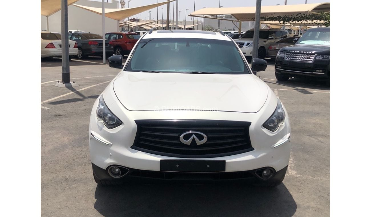Infiniti QX70 Infinity QX70S model 2015 GCC car prefect condition full option low mileage sun roof leather seats b