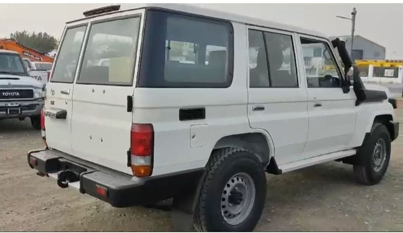 تويوتا لاند كروزر 70 LC76 4.2L MT DIESEL 5 DOORS