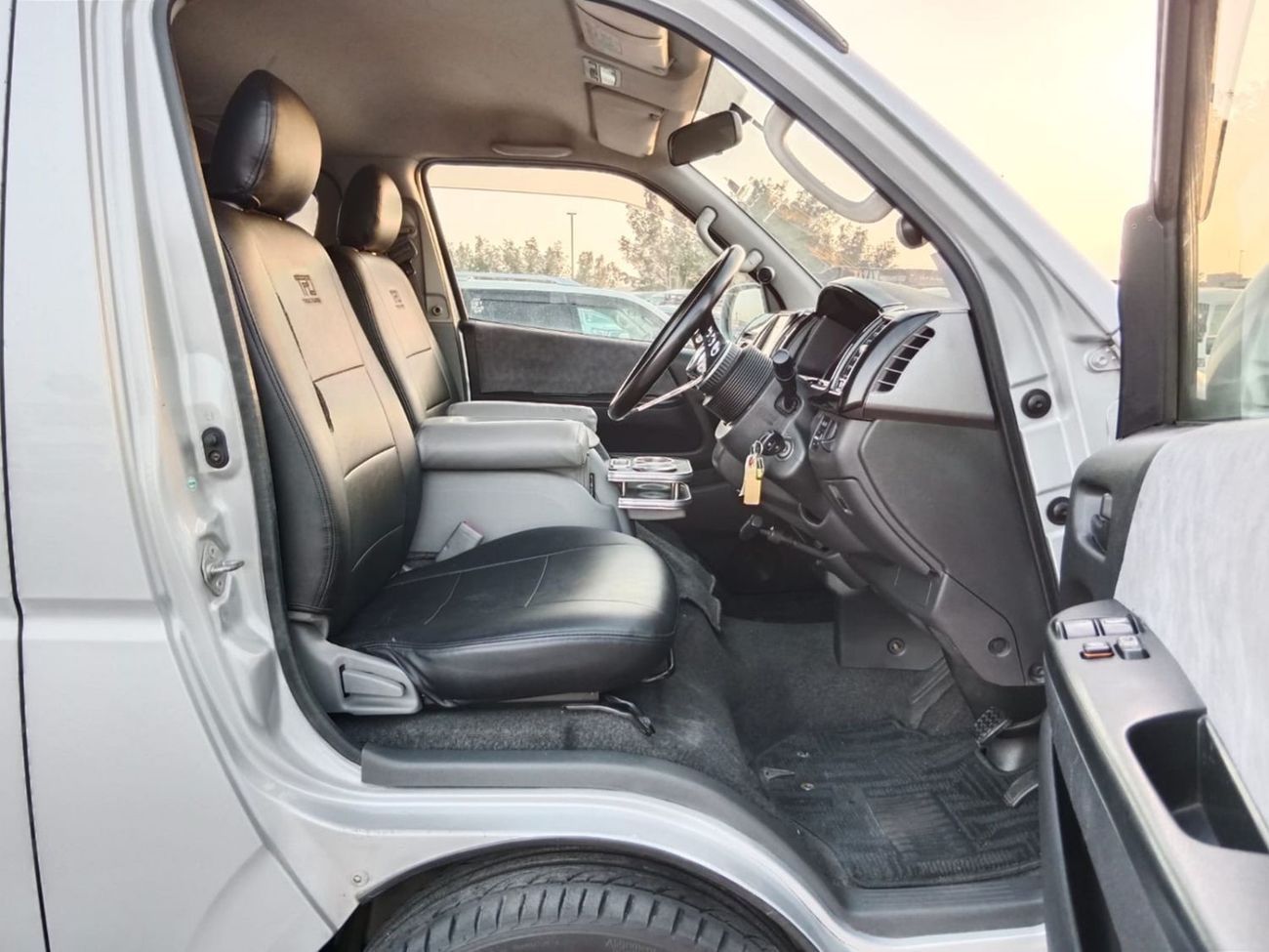 Toyota Hiace TOYOTA HIACE RIGHT HAND DRIVE(PM1182)