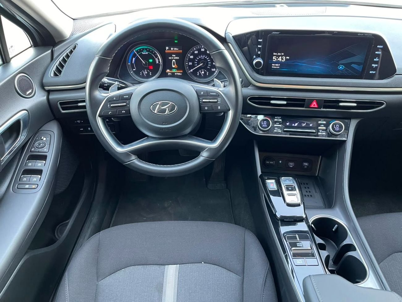 Hyundai Sonata SE / V4 HYBRID / BIG RIMS / RADAR / BLIND SPOTS / WIRLESS CHARGE / BOSE SOUND SYSTEM