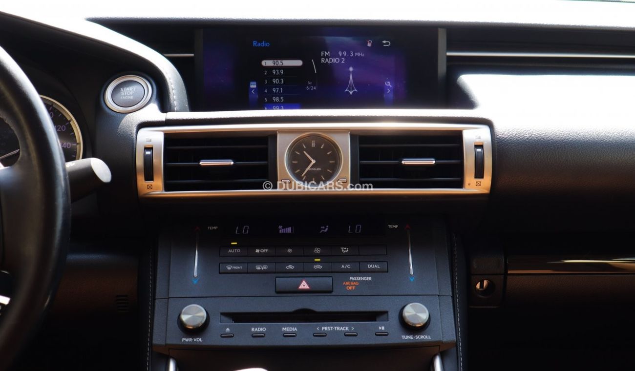 لكزس IS 200 200 t