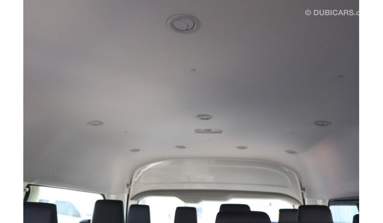 Toyota Hiace Van High Roof TOYOTA HIACE HIGH ROOF 2.8L DIESEL MANUAL TRANSMISSION