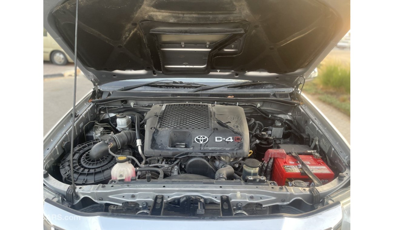تويوتا هيلوكس Toyota Hilux RHD Diesel engine model 2014 for sale from Humera motors car very clean and good condit
