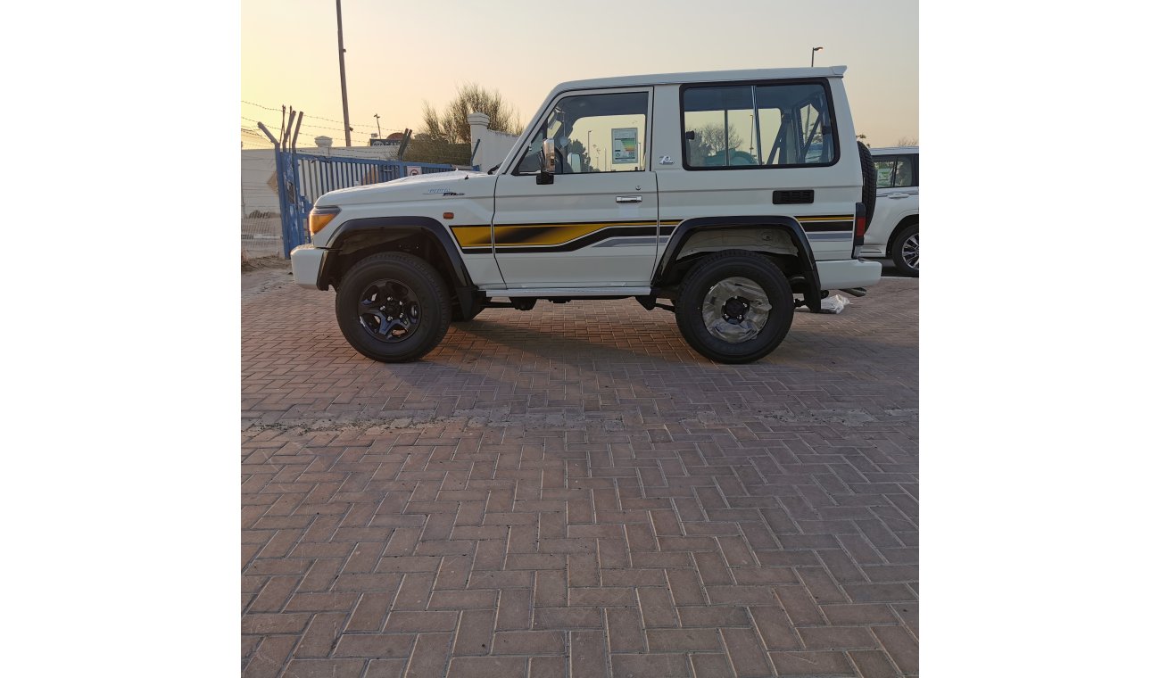 تويوتا لاند كروزر هارد توب 4.0L Petrol, M/T,  Alloy Rims, DVD Camera ,Leather Seats, Diff Lock, 4WD (CODE #  LC71MT)