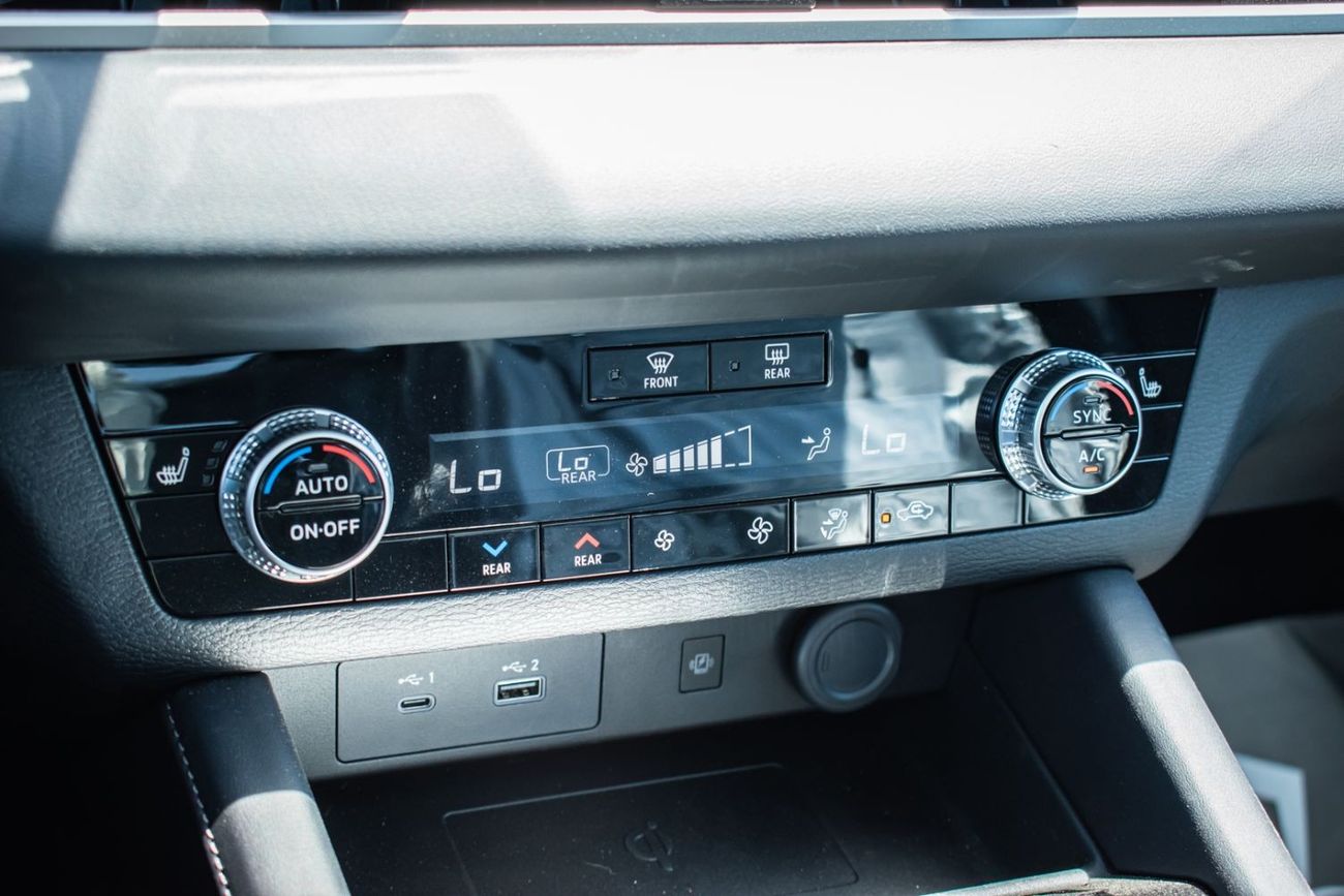 Mitsubishi Outlander Mitsubishi Outlander Brand New Mitsubishi Outlander Medium Line OUTLANDER-ML-24 2.5L Petrol