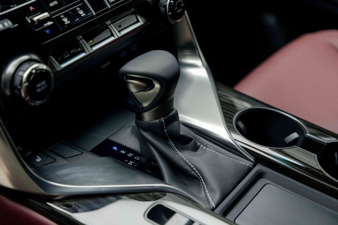 لكزس LX 500 D 3.3L Diesel - Sonic Quartz Inside Crimson | Export Only