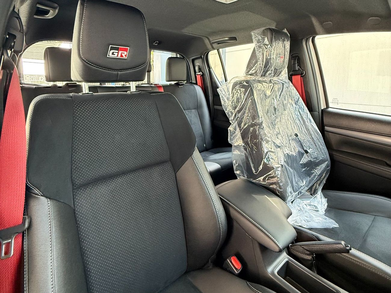 Toyota Hilux GR-SPORT 4.0 V6 **EXPORT ONLY**التصدير فقط خارج الخليج***