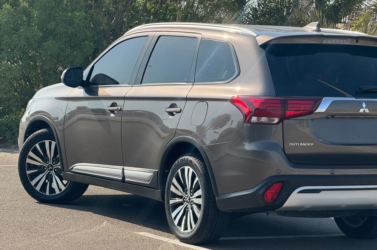 Mitsubishi Outlander GLX 2.4L 850-Monthly l GCC l Cruise, 4wd, GPS l Accident Free