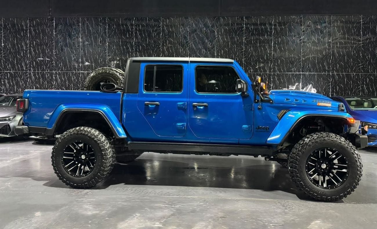 Jeep Gladiator SPORT 4x4 | Jeepers edition | GCC | Well Maintained