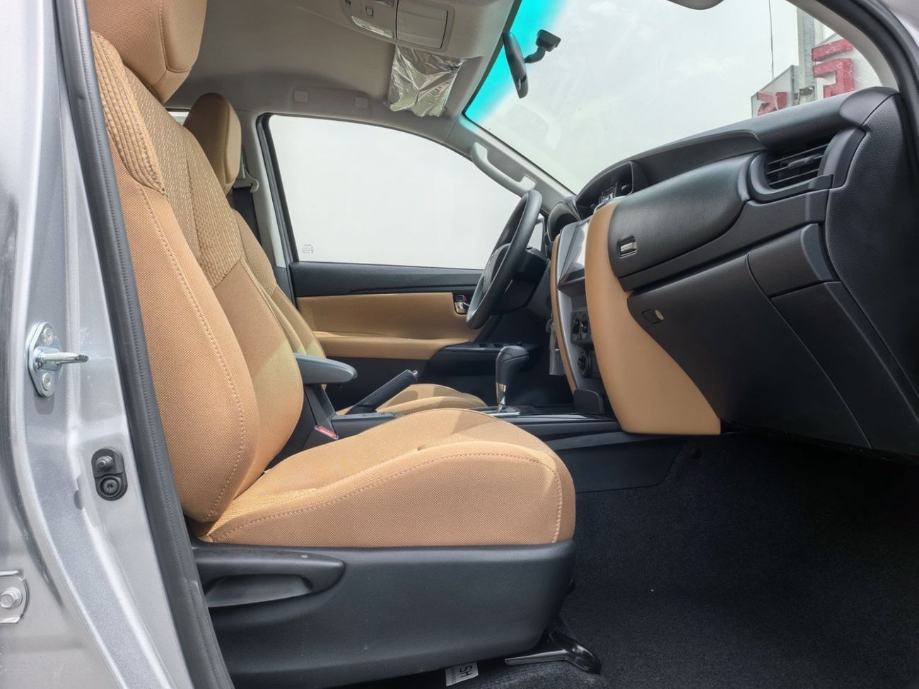 Toyota Fortuner EXR FORTUNER,2.7L,4X4,MANUAL AC,ROOF RACK,REAR VEIW CAMERA,17''AW,A/T,2026MY( FOR EXPORT ONLY)