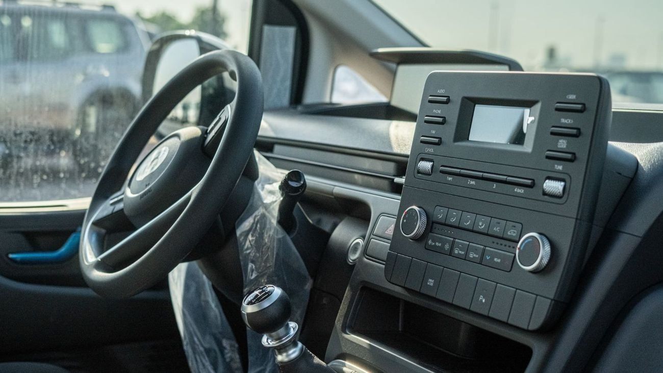 هيونداي ستاريا Premium 11-Seater 2.2-liter 4-cylinder Turbo-charged Diesel 2024YM