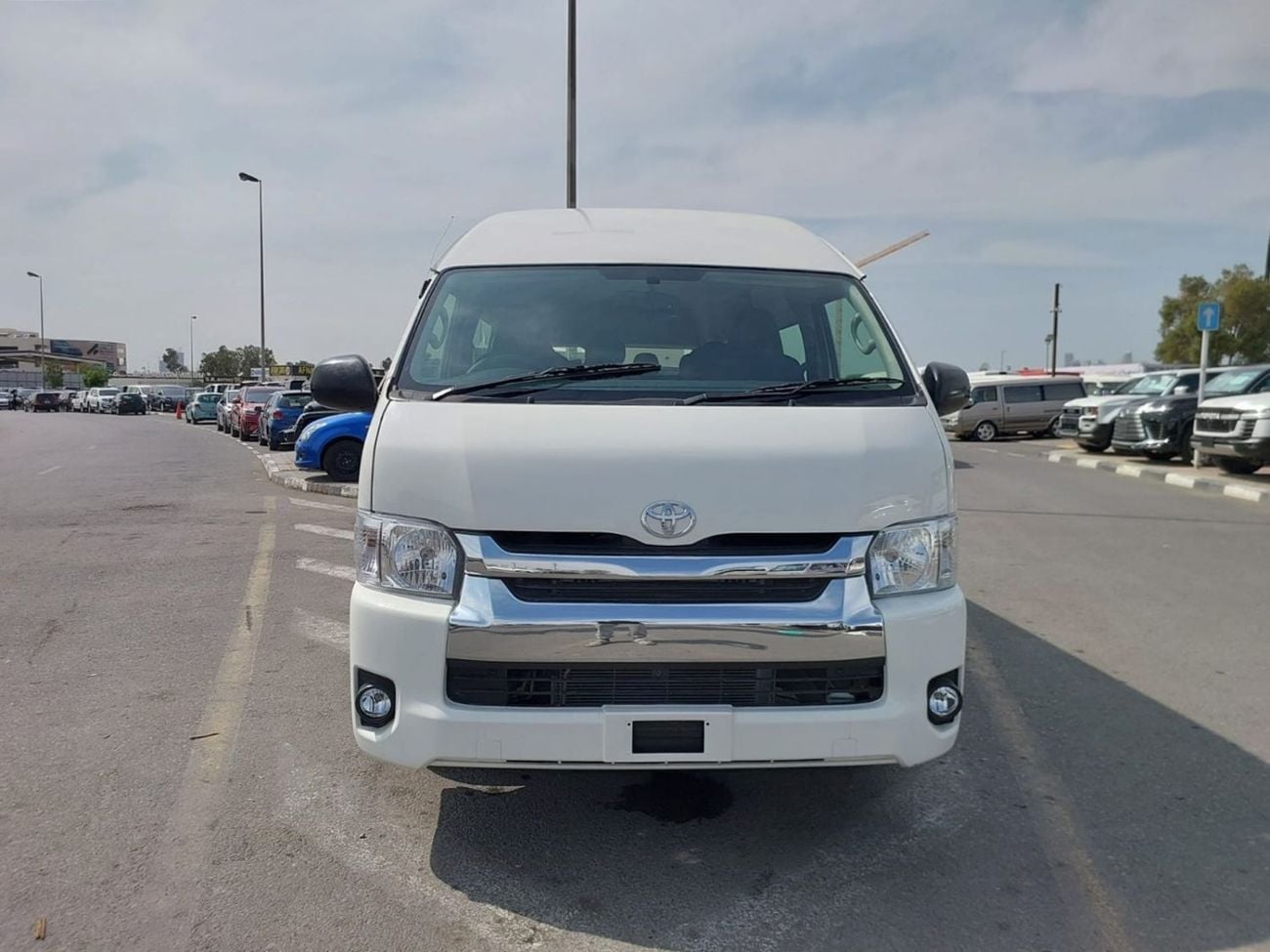تويوتا هاياس (RAMADAN OFFER) TOYOTA HIACE COMMUTER VAN RHD 2018 MODEL 3.0 L DIESEL AUTOMATIC(PM36021)