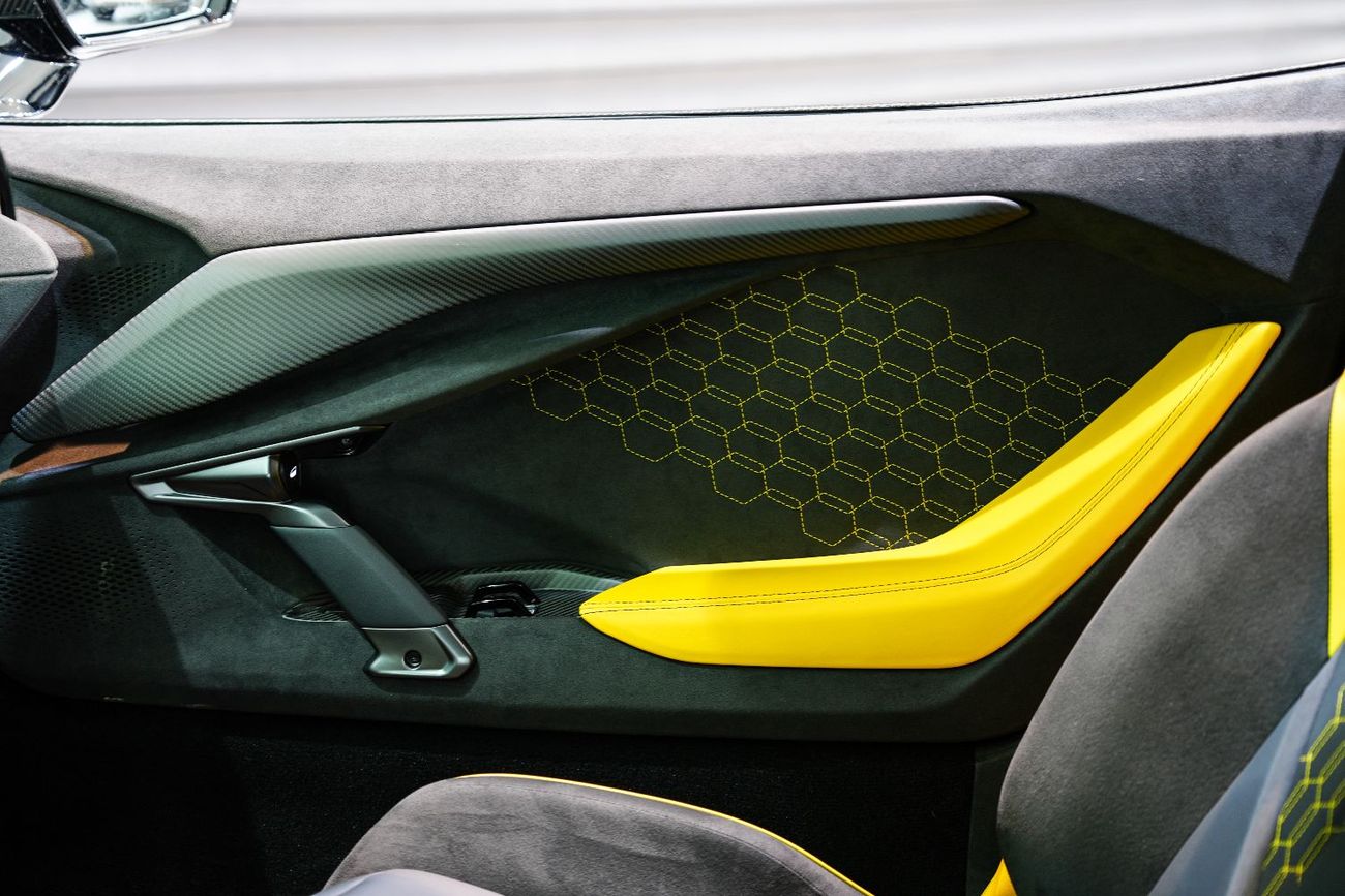 Lamborghini Revuelto 6.5L V12 Hybrid 2025 Lamborghini Revuelto, Hybrid V12, ADAS Package, Full Carbon, Dealer Warranty + 