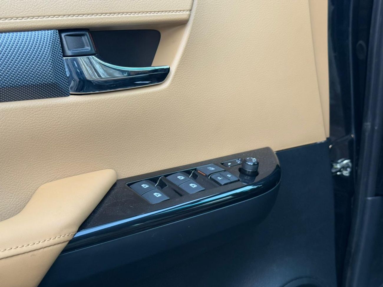 تويوتا هيلوكس 2.8L Special Edition A/T