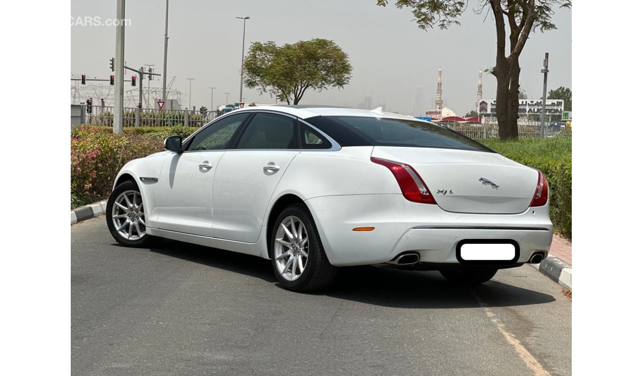 جاغوار XJ GCC Luxury Sedan
