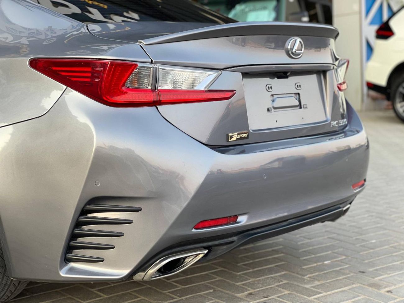 لكزس RC 350 F-SPORT / محرك V6 سعة 3.5 لتر / لوحة عدادات كهربائية / استهلاك منخفض للموارد / مقاعد مبردة / بحالة م