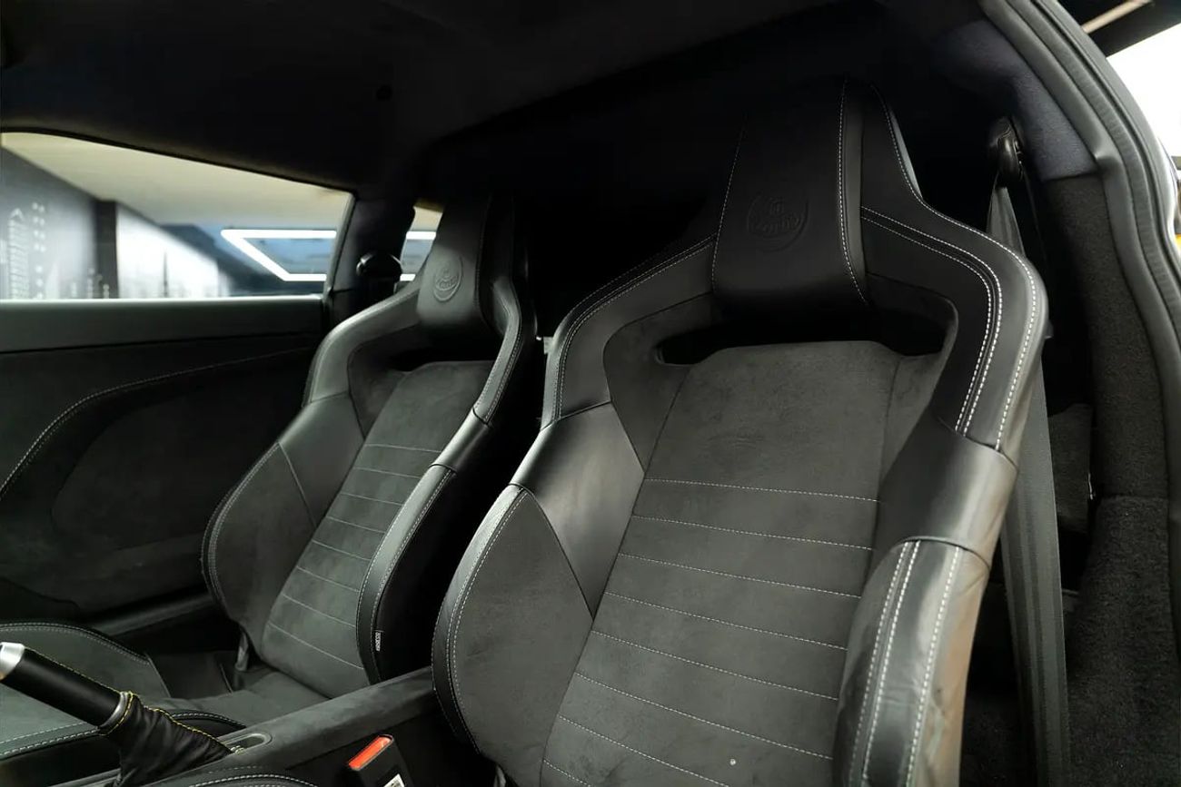 لوتس إيفورا