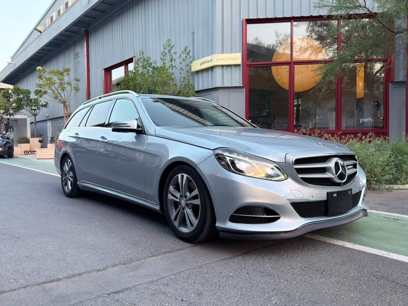 مرسيدس بنز E300 AVANTGARDE SPORT AVANTGARDE SPORT