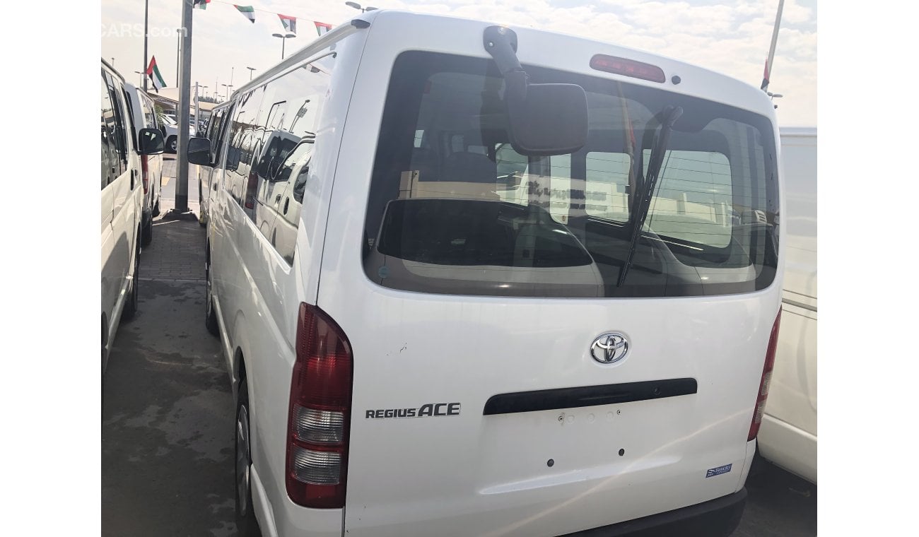 Toyota Hiace Toyota Hiace bus,model:2015.Excellent condition