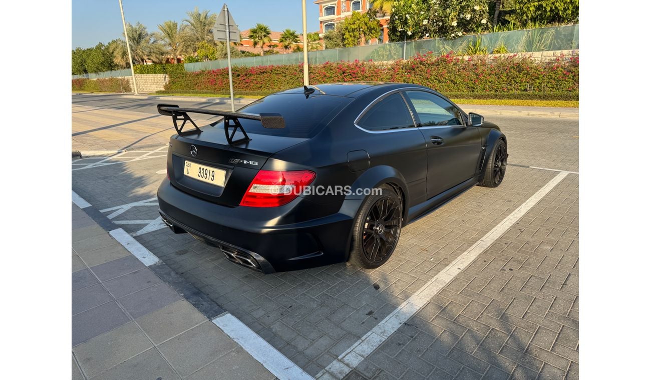Mercedes-Benz C 63 Coupe Black Series look