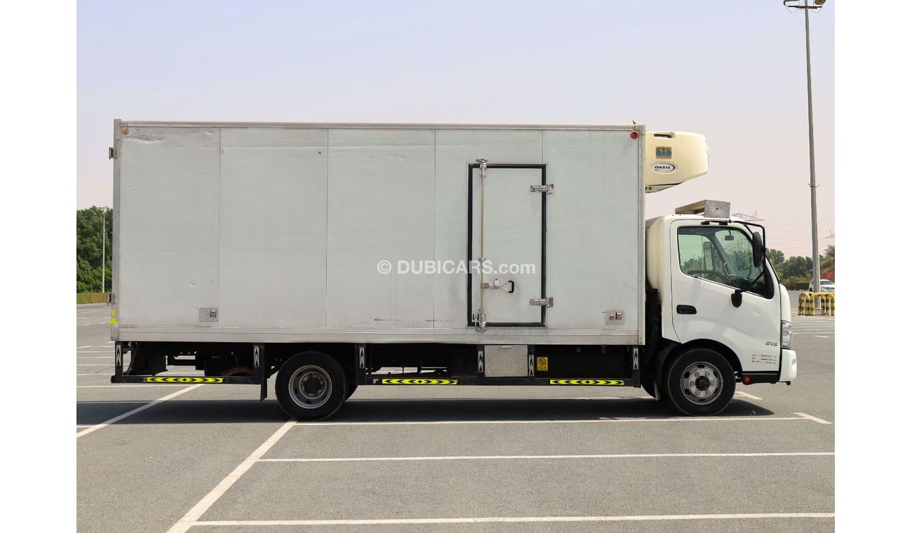 Hino 300 916 with Reefer Box M/T Diesel | GCC Specs | Like New Condition