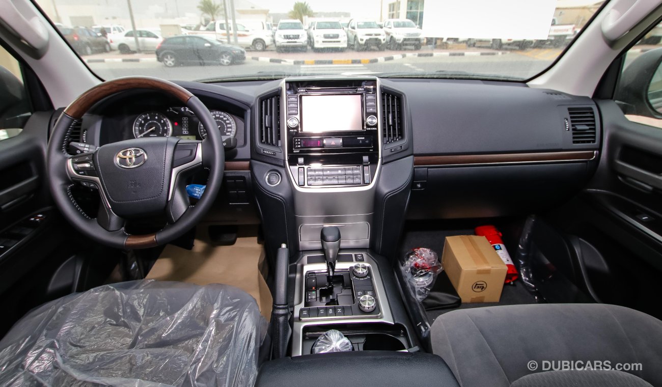 Toyota Land Cruiser 4.6L GXR V8 WITH SUNROOF