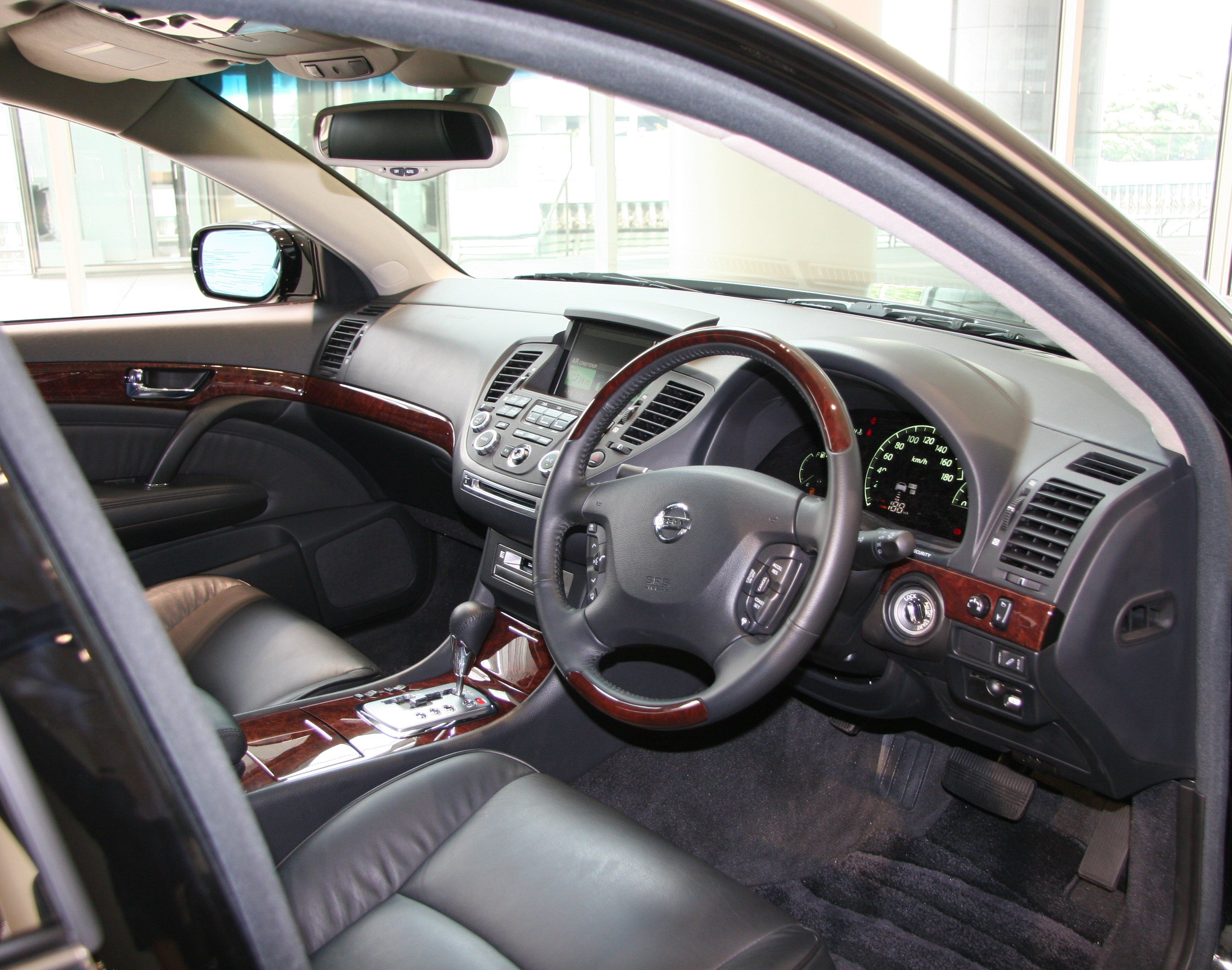 Nissan President interior - Cockpit