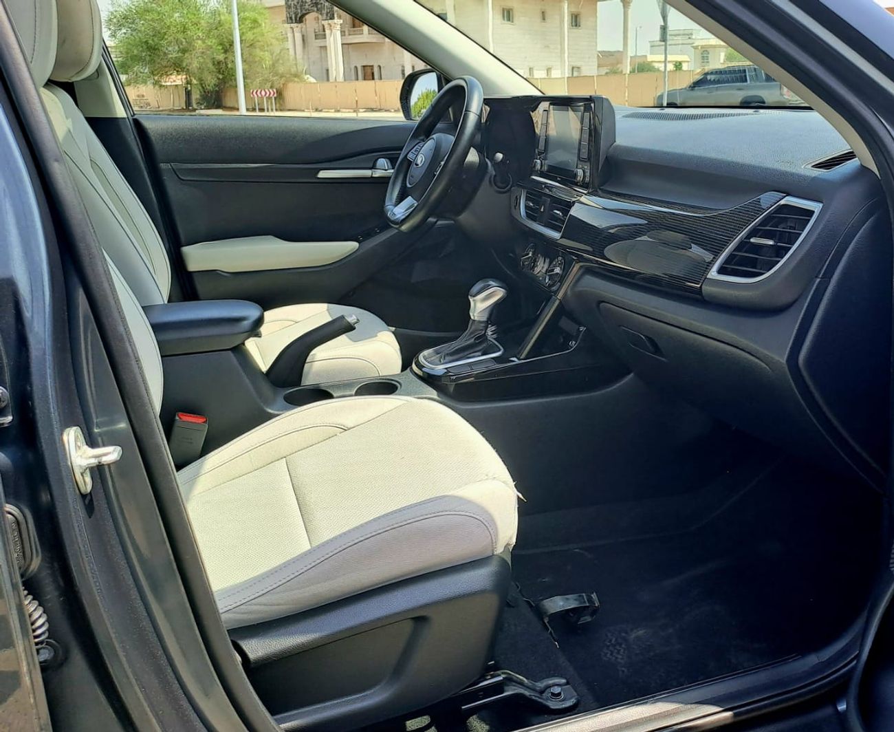 كيا سيلتوس EX 740-Monthly l GCC l Sunroof, Full Option I Accident Free