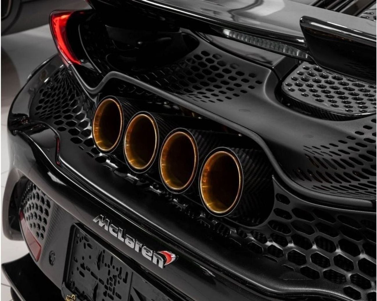 McLaren 720S Std 720-S UPGRADED TO 765-LT - GCC -EXHAUST SYSTEM + 999K GOLD IN EXHAUST + FULL CARBON FIBER EXTERI